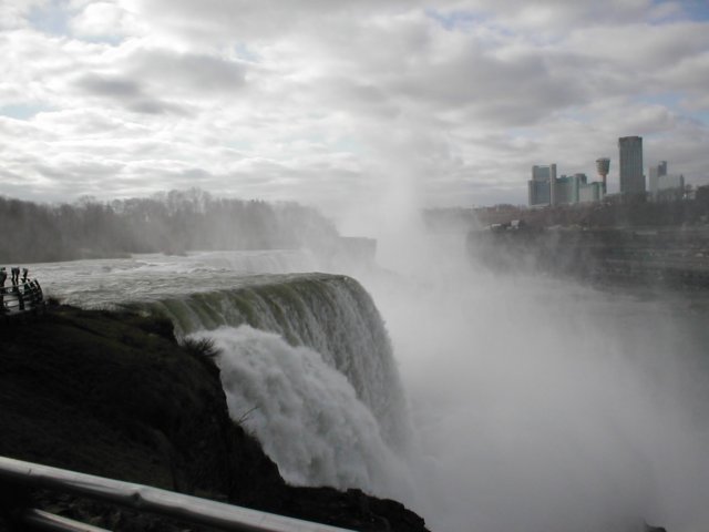 niagrafallsfromtherail3.jpg